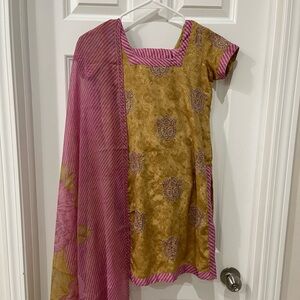 Pink/Gold Salwar Suit (Kids)